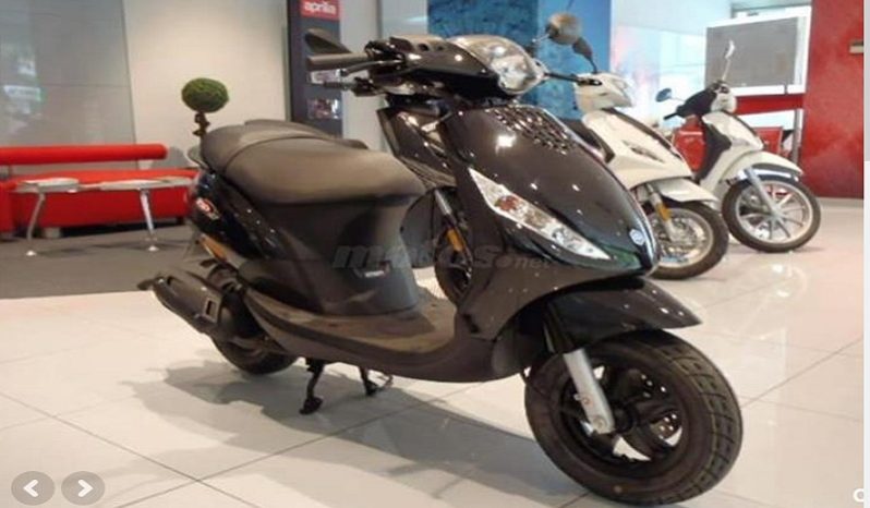 PIAGGIO ZIP 50 4T Gris 2014 10 kms Zaragoza completo