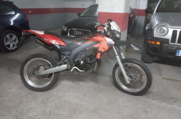 APRILIA SX 50 Rojo 2008 10000 kms Barcelona